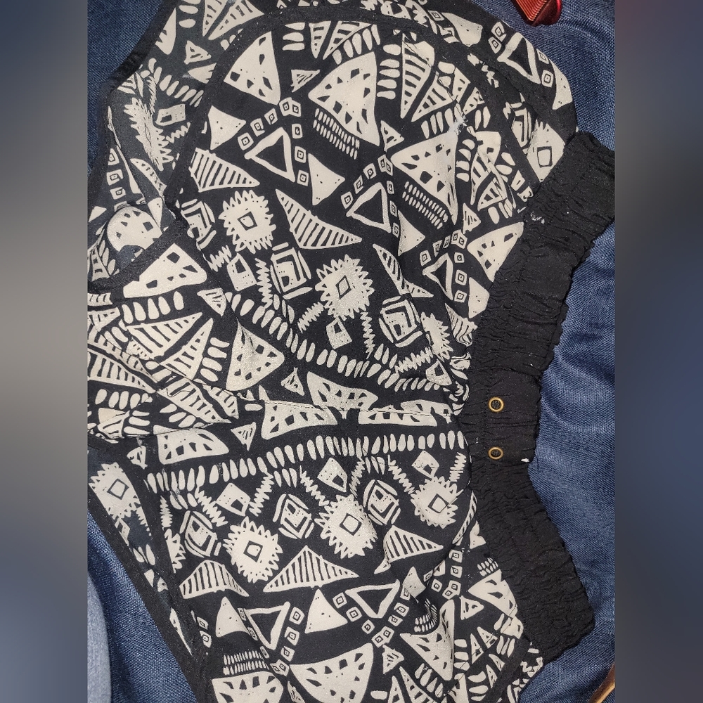 Medium no boundaries shorts